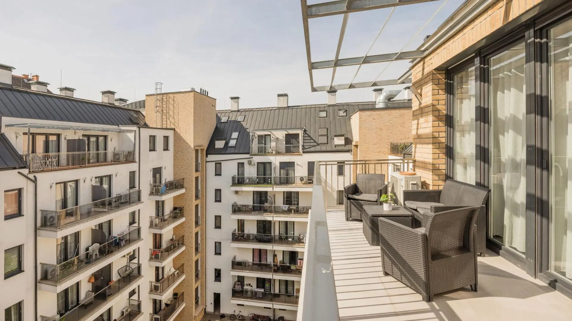 Apartment Bright Top Floor Home With Parking Budapest Hungary