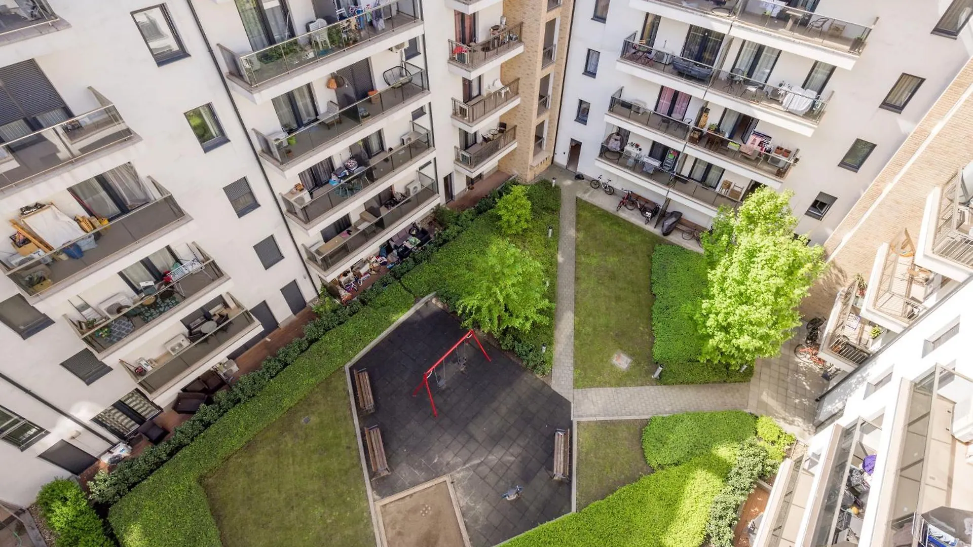Bright Top Floor Home With Parking Budapest
